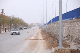 Karaman Belediyesi Orta Refüj Çalışmaları Devam Ediyor