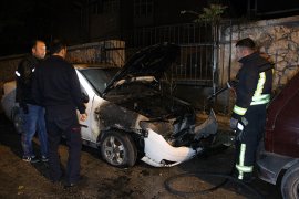 Karaman’da park halindeki otomobil yandı