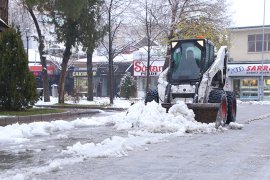 Belediye Kar Temizleme Çalışmalarında Gece Gündüz Sahadaydı