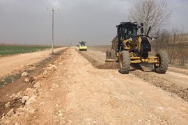 Köylerimizin Ve Mahalle Arazi Yolları Hızla Yapılmaya Devam Ediyor