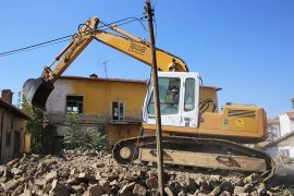 Karaman’da bir ay içerisinde 30 metruk bina yıkıldı