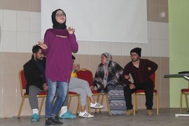 KMÜ Öğrencilerinden Tiyatro Gösterisi