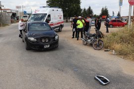 Otomobille Motosiklet Çarpıştı: 1 Yaralı