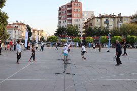 Karaman’da 15 Temmuz Anısına Sokak Tenisi
