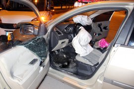 Otomobil, Sivil Polis Aracına Çarptı: 2 Polis Yaralandı