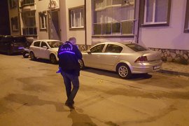 Karaman'da apartman dairesine av tüfeğiyle ateş açıldı