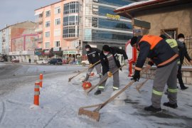 Karaman Belediyesi Kar Yağışına Anında Müdahale Etti