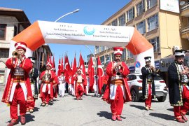 ‘Türkçe aşkı, vatan aşkı’ yürüyüşü düzenlendi