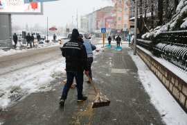 Belediyeden Kar Yağışına Anında Müdahale