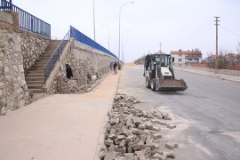 Karaman Belediyesi Orta Refüj Çalışmaları Devam Ediyor