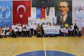 Karaman’da Engelli Bireylere Spor Malzemesi Dağıtıldı