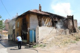 Ev yangınında Anne ve 4 çocuk kurtarıldı