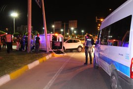 Polis Aracına Çarptı 2’si Polis 3 Kişi Yaralandı