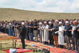 Akçaşehir'de Binlerce kişi Yağmur Duasında Saf Tuttu