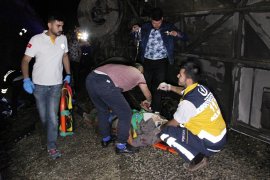 Karaman'da otobüs devrildi: 3 ölü, 40 yaralı