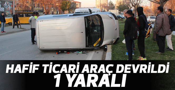 Karaman'da hafif ticari araç devrildi: 1 yaralı